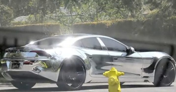 Justin Bieber осліпив папарацці своїм хромованим Fisker Karma