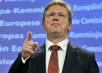 Фюле невідомо, коли підпишуть асоціацію з Україною