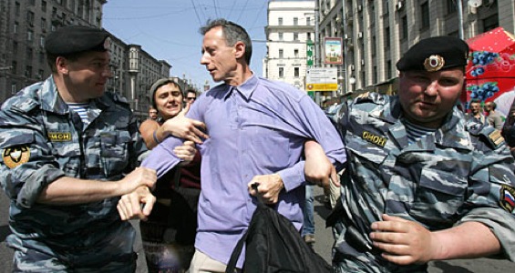 Суд отложил дела гей-активистов