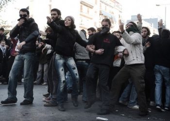 В Афинах снова вспыхнули массовые беспорядки