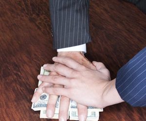 Чиновники встановили грошову суму за свій підпис