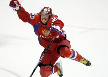 Сборная России по хоккею уступила финнам