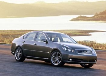 В Infiniti M45s 2003-'04 завжди повний бак