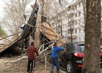 Ураган в Криму зніс 60 дахів: на сьогодні також оголошено штормове попередження