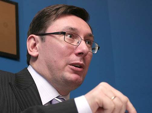 В больнице опровергают слухи о забитых окнах палаты Луценко