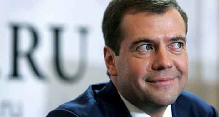 Медведев пожелал Януковичу больше думать об интересах Украины