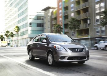 Nissan Versa або Tiida змагатиметься з популярними авто