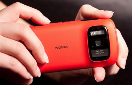 Nokia випустила нове промо-відео смартфона 808 PureView