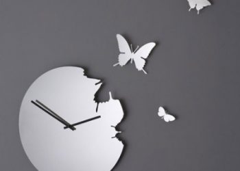Парадокс, но осенью россияне переводят часы вперед, а весной назад