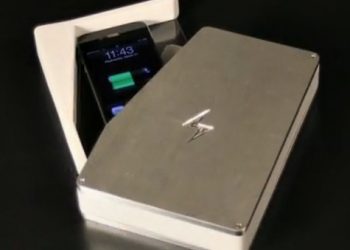 Для боротьби проти мікробів на портативних пристроях винайдено PhoneSoap
