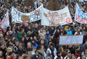 Бунт в Чехії: більше 100 тисяч чоловік вимагають відставки уряду