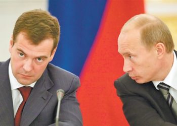 Путин и Медведев будут участвовать в первомайском шествии