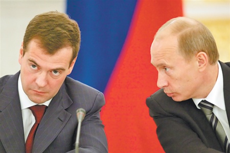 Путин и Медведев будут участвовать в первомайском шествии
