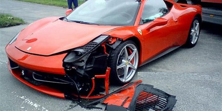 Щоб врятувати життя їжаку, водій пожертвував Ferrari