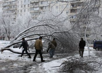 Хмельницький у квітні завалило снігом