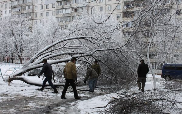 Хмельницький у квітні завалило снігом
