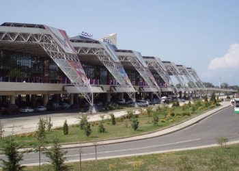 Около десятка самолетов не смогли сесть в аэропорту Сочи из-за тумана