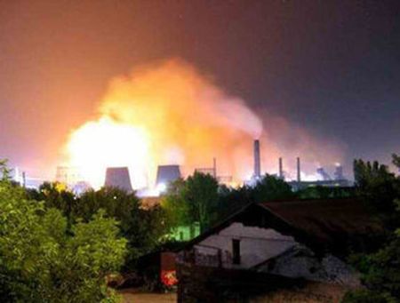 В Горловке горит крупнейший химический завод Украины