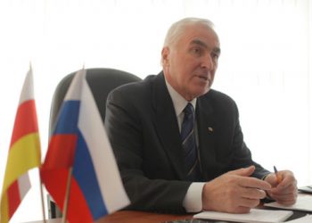 Тибилов лидирует на выборах главы Южной Осетии - штабы кандидатов