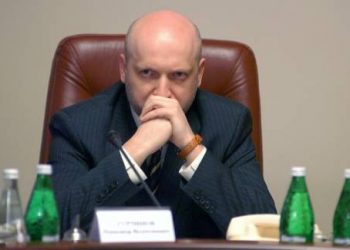Турчинов заявляє, що не роздавав житло журналістам