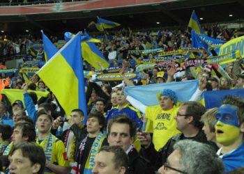 Янукович заборонив штрафувати вболівальників прямо на стадіонах