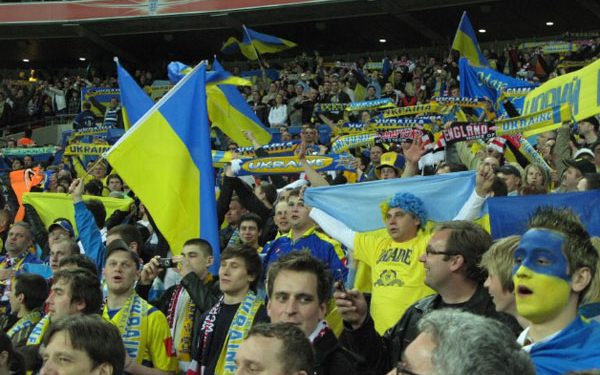 Янукович заборонив штрафувати вболівальників прямо на стадіонах