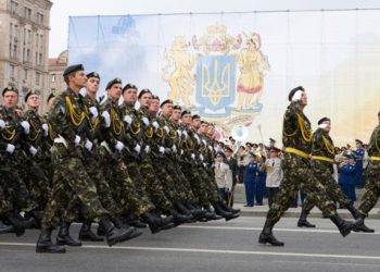 Експерти вважають, що військовим потрібно заборонити комерційну діяльність