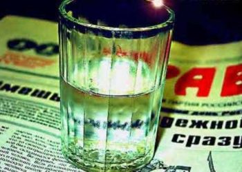 Чоловіка не пустили до першої вчительки: він напився і