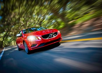 Водіям Volvo моделей 2012 потрібно бути обережними