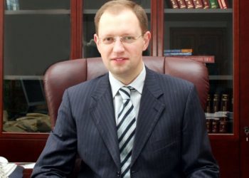 Яценюк: «Нынешние события в парламенте - это политическое мародерство»