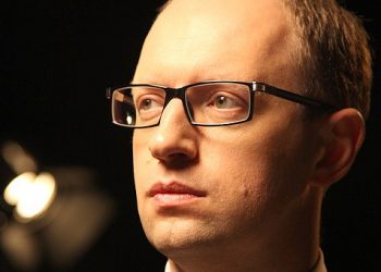 Яценюк хочет обсудить объединение оппозиции с Тимошенко