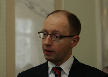 Яценюк пообещал принять закон об импичменте президента