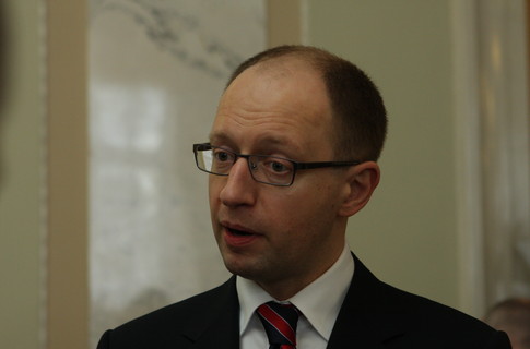 Яценюк пообещал принять закон об импичменте президента