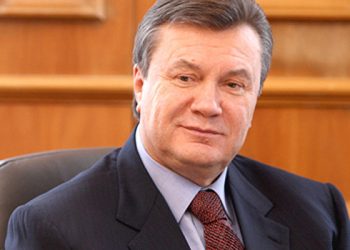 Янукович став головою засідання Комітету з розвитку ЗСУ і ОПК