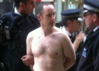 Британец разгромил офисное здание из-за отказа в выдаче водительских прав