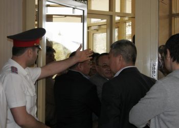 Мэрию Элисты будут всю ночь охранять от захватчиков
