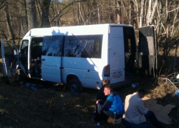 В серьёзном ДТП в Псковской области пострадали 8 граждан Украины