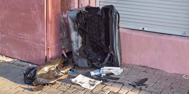В центре Одессы взрывотехники подорвали подозрительный чемодан