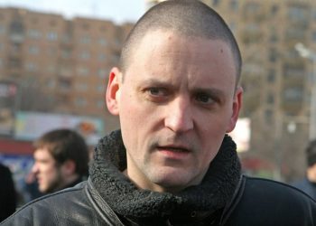 Удальцов ударил журналистку на митинге в Ульяновске
