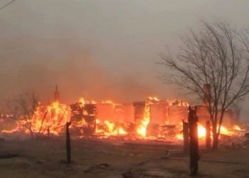 Сотрудники МЧС локализовали пожар в поселке Тыгда