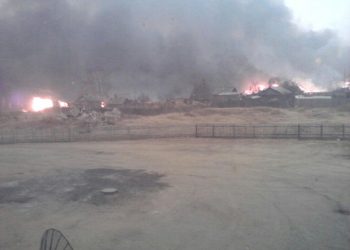 В поселке Тыгда Амурской области горят 65 жилых домов