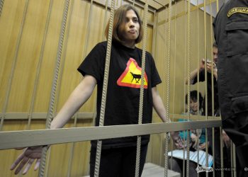 Суд продлил срок ареста всем трем девушкам из Pussy Riot