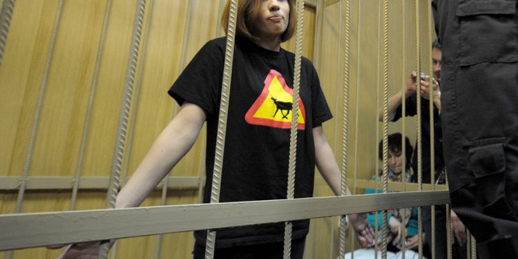 Суд продлил срок ареста всем трем девушкам из Pussy Riot
