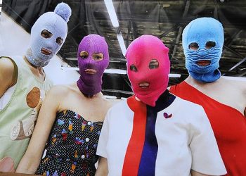 Суд продлил арест двум девушкам из Pussy Riot