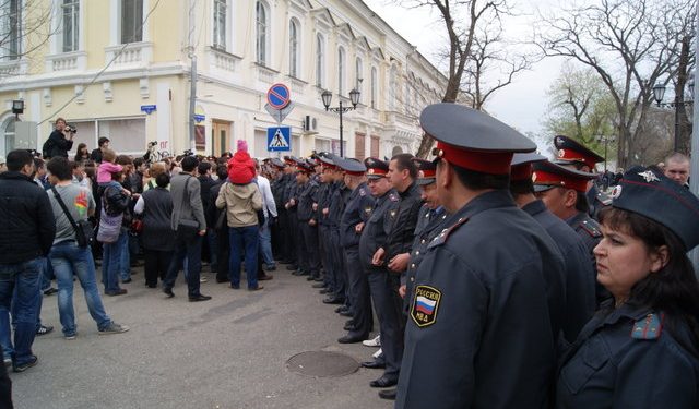 Олег Шеин просит сторонников приостановить пикеты во избежание арестов