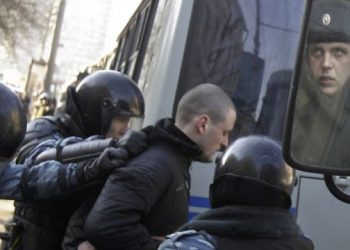 Удальцова задержали у представительства Астрахани