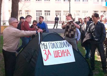 Марш оппозиции в Астрахани завершился митингом
