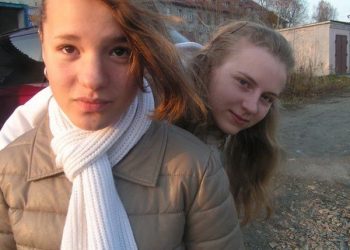Жители Гусева требуют наказать школьниц, избивших 14-летнюю девочку