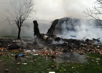 Названа причина падения истребителя на жилые дома в США