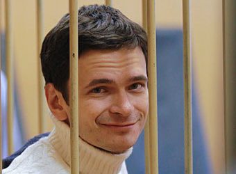 Астраханская полиция отпустила оппозиционера Илью Яшина